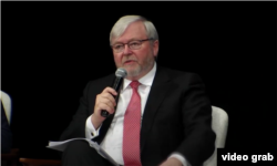 资料照：前澳大利亚总理、亚洲协会会长兼CEO陆克文（亚洲协会视频会议截图）