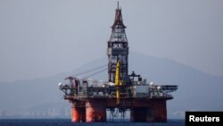 资料照：中国海洋石油公司在海南海域的981号海上钻井平台。（2018年3月23日）