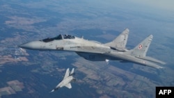 ARHIVA - Lovci MiG 29 učestvuju u vježbama u Poljskoj (Foto: RADOSLAW JOZWIAK / AFP) 