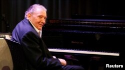 ARHIVA: Džeri Li Luis nastupa u Muzeju Gremija u Los Anđelesu, 28. septembra 2010. 