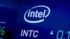 资料图：美国芯片生产商英特尔公司在纽约纳斯达克电子交易牌上的标识。(2019年10月1日)