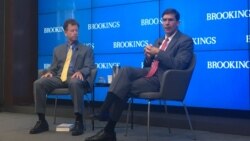 美国前国防部长马克·埃斯珀（Mark Esper）（右）7月14日出席布鲁金斯学会举办的座谈会。(记者薛小山拍摄）