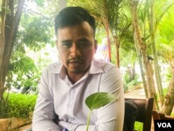 លោក​នង ធារ៉ា​ វ័យ​ ៣០​ ឆ្នាំ​ ជា​ចៅ​សង្កាត់​រង​ទី​ ២ ​នៃ​សាលា​សង្កាត់​សាលា កំរើក មក​ពី​គណបក្ស​ភ្លើង​ទៀន ផ្តល់​បទសម្ភាសន៍​ឲ្យ​វីអូអេ នៅ​ទីក្រុង​សៀមរាប កាលពី​ថ្ងៃទី ១៥ ខែ​កក្កដា ឆ្នាំ ២០២២។ (ហ៊ុល រស្មី/វីអូអេ)