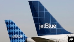 Earns JetBlue