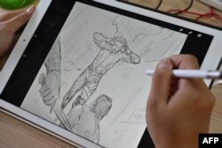 Ilustrasi seperti pada foto di atas, apabila sudah mengantongi sertifikat hak kekayaan intelektual dan memenuhi syarat lain, dapat diagunkan kepada bank atau lembaga keuangan lain untuk memperoleh pinjaman (Courtesy AFP/Adek Berry)