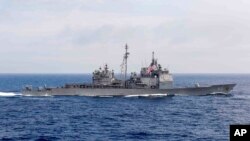 Kapal perang AS, kapal penjelajah berpeluru kendali USS 'Chancellorsville' (foto di atas) dan kapal USS 'Antietam' dilaporkan berlayar melalui Selat Taiwan, Minggu 28 Agustus 2022. (foto: dok)