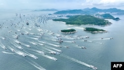 2022年8月16日中国广东省阳江市捕鱼季节第一天渔船出海