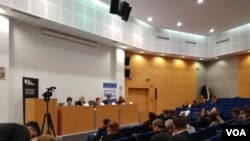 Učesnici skupa na koje je predstavljena "Hronika napada i pritisaka na novinare" Nezavisnog udruženja novinara Srbije i Sivil rajts difendersa.