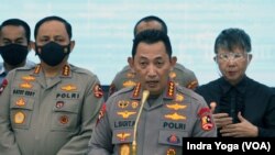 Kapolri Jendral Listyo Sigit Prabowo Selasa sore (9/8) mengumumkan mantan Kadivpropam Irjen Ferdy Sambo sebagai tersangka dalam kasus pembunuhan Brigadir Nofriansyah Yoshua Hutabarat. (VOA/Indra Yoga)