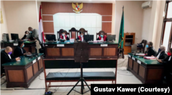 Suasana sidang kasus makar dengan terdakwa Victor Yeimo di PN Jayapura, 21 Februari 2022. (Foto: Courtesy/Gustav Kawer)