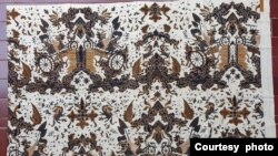 Batik motif kereta kencana (CA 1970) asal Cirebon, Jawa Barat. (Foto: Courtesy)