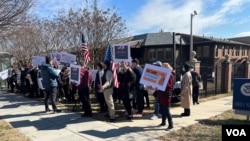 维吾尔人聚集华盛顿，要求美国政府给予他们政治庇护 (美国之音/阿西姆·卡什加里安)