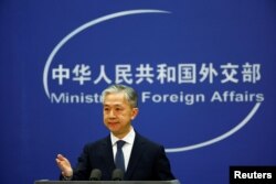 Juru bicara Kementerian Luar Negeri China Wang Wenbin menghadiri konferensi pers di Beijing, China 3 Maret 2022. (REUTERS/Carlos Garcia Rawlins)
