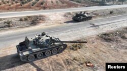 6일 이슬람 무장 조직 ‘하야트타흐리르알샴(HTS)’가 주도하는 시리안 반군 연합의 탱크들이 진군하고 있다.