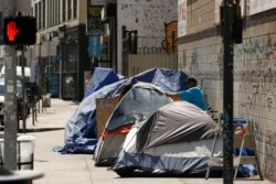 Tunawisma di kawasan Skid Row, Los Angeles, California, AS, 28 Juni 2019. (REUTERS/Patrick T. Fallon)