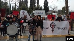 Učesnici Osmomartovskog marša u Podgorici (Foto: VOA)