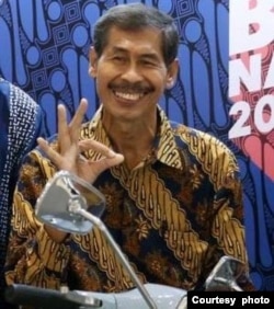 Yakub Broto, Sekretaris Yayasan Batik Indonesia (YBI)
