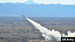 រូបឯកសារ៖ ទាហាន​សហរដ្ឋ​អាមេរិក​បាញ់​ប្រព័ន្ធមីស៊ីល Patriot ក្នុង​អំឡុង​ពេល​ធ្វើ​ការ​ហ្វឹកហ្វឺន​នៅ​ទីបញ្ជាការដ្ឋាន McGregor Range Complex ក្នុង​រដ្ឋ New Mexico សហរដ្ឋ​អាមេរិក ថ្ងៃទី ១៤ ខែធ្នូ ឆ្នាំ២០១៤។