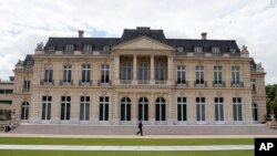 FILE - Kantor pusat Organisasi untuk Kerja Sama dan Pembangunan Ekonomi (OECD) di Paris, Prancis, 7 Juni 2017.