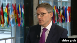 Derek Šole, savetnik u Stejt departmentu