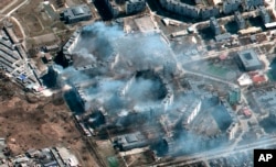 Satelitsi snimak Maksar tehnolodžija na kome se vide spaljene stambene zgrade u severoistočnom Marijupolju, tokom ruske invazije, 19. marta .