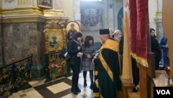 Archbishop Vasyl Semeniuk sees Vladimir Putin’s army as an evil that must be totally overcome so that it can’t attack Ukraine again or others. His sentiment is not out of line with the thoughts of many in his flock. (Jamie Dettmer/VOA)