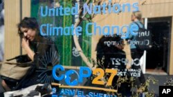 Logo KTT Iklim PBB COP27 terlihat pada Kamis, 10 November 2022, di Sharm el-Sheikh, Mesir. (Foto: AP)