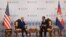 រូបឯកសារ៖ លោក Joe Biden ប្រធានាធិបតីសហរដ្ឋអាមេរិក និងលោក ហ៊ុន សែន នាយករដ្ឋមន្ត្រីកម្ពុជា ក្នុងជំនួបទ្វេភាគី ក្នុងអំឡុងកិច្ចប្រជុំកំពូលអាស៊ាន នៅរាជធានីភ្នំពេញ ថ្ងៃទី ១២ ខែវិច្ឆិកា ឆ្នាំ ២០២២។