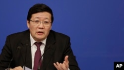 2016年3月7日中国财政部长楼继伟在北京举行的中国人大会议的新闻发布会上发表讲话。