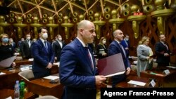 The new prime minister of North Macedonia, Social Democratic leader Dimitar Kovacevski (C), takes his oath in the North Macedonian Parliament building, in Skopje, Jan 16, 2022. 