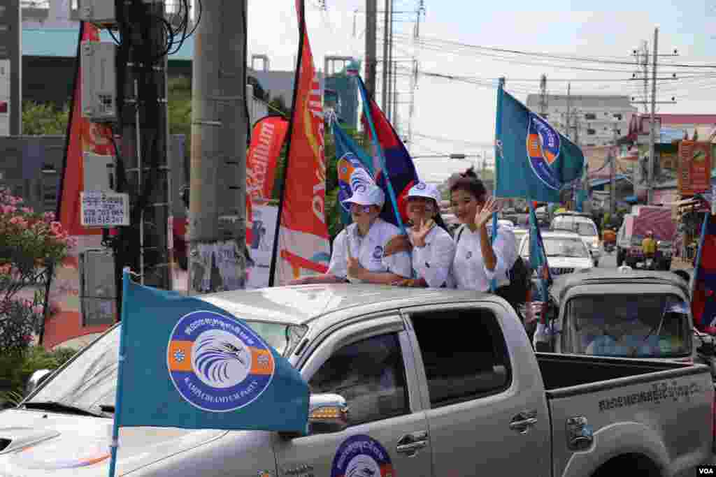 ទិដ្ឋភាព​ទូទៅ​នៃ​យុទ្ធនាការ​ឃោសនាបោះឆ្នោត​ឃុំសង្កាត់របស់​គណ​បក្ស​កម្ពុជា​និយម​ ដែល​ដឹកនាំ​ដោយ​ លោក ​យ៉ែម បុញ្ញឫទ្ធិ ​អតីត​តំណាង​រាស្ត្រ​គណបក្ស​សង្គ្រោះ​ជាតិ​ និង​ជាប្រធាន​បក្ស​កម្ពុជានិយម​ នៅ​សង្កាត់​បឹង​ទំពន់ទី ២ រាជធានីភ្នំពេញ ថ្ងៃទី ២៩ ខែ​ឧសភា ឆ្នាំ​២០២២។ (លាស់ លីបលីប/វីអូអេ)