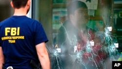 Istražitelji na mestu masovnog ubistva u supermarketu u Bafalu (Foto: AP/Matt Rourke)