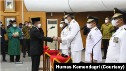 Mendagri Tito Karnavian melantik lima penjabat gubernur pada Kamis (12/5). (Foto Humas Kemendagri)