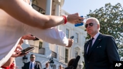 Predsednik Džo Bajden odgovara na pitanja novinara u Beloj kući (Foto: AP/Andrew Harnik)