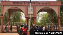 Yadda aka jibge jami'an tsaro a kofar kwalejin da tarzomar ta auku a jihar Sokoto.