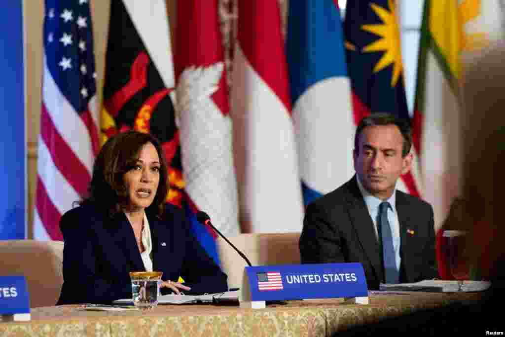 អ្នកស្រី Kamala Harris អនុប្រធានាធិបតីសហរដ្ឋអាមេរិក ថ្លែងនៅក្នុងកិច្ចប្រជុំមួយជាមួយមេដឹកនាំអាស៊ាន នៃកិច្ចប្រជុំកំពូលពិសេសអាមេរិក-អាស៊ាន នៅរដ្ឋធានីវ៉ាស៊ីនតោន ថ្ងៃទី ១៣ ខែឧសភា ឆ្នាំ ២០២២។
