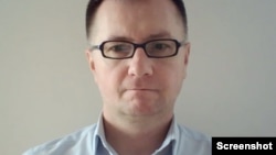 Goran Radosavljević, profesor na Fakultetu za ekonomiju, finansije i administraciju (FEFA) u razgovoru za Glas Amerike putem Skajpa