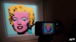 Portert Endija Vorhola "Plava Merilin" iz 1964. godine stavljen je na prodaju u aukcijskoj kući Kristi u Njujorku. 