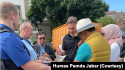 Gubernur Jabar Ridwan Kamil mengikuti langsung proses pencarian putranya Emmeril Kahn Mumtadz di Sungai Aare, Swiss, Sabtu (28/5/2022). 