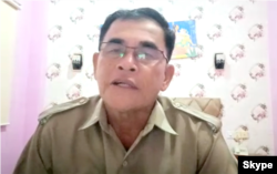 លោក អ៊ួន សុផល ជំទប់ទី២ ឃុំដំណាក់សុក្រំ ក្នុងខេត្តកំពត កំពុងឈរឈ្មោះបោះឆ្នោតឡើងវិញសម្រាប់គណបក្សប្រជាធិបតេយ្យមូលដ្ឋាន។ (Skype screenshot)