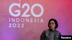 Menteri Keuangan Sri Mulyani Indrawati berbicara saat peluncuran dana pandemi, menjelang KTT G20 di Nusa Dua, Bali, 13 November 2022. REUTERS/Willy Kurniawan