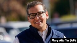 Džordž Santos tokom predizborne kampanje u Njujorku (AP Photo/Mary Altaffer)