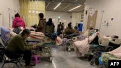 中国天津南开医院收住的染疫病人。(2022年12月28日)