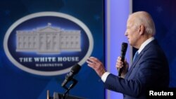 រូបឯកសារ៖ ប្រធានាធិបតីសហរដ្ឋអាមេរិកលោក Joe Biden ថ្លែងសុន្ទរកថា​នៅ​សេតវិមាន ក្នុងរដ្ឋធានីវ៉ាស៊ីនតោន កាលពីថ្ងៃទី៨ ខែធ្នូ ឆ្នាំ២០២២។ 