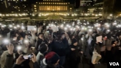 2022年11月28日，中国留学生在纽约哥伦比亚大学校园举行了可能是八九六四以来声势最大的集会。（美国之音方冰拍摄）