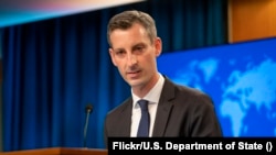 FOTO FILE: Juru bicara Departemen Luar Negeri AS Ned Price dalam konferensi pers di Washington, AS, 10 Maret 2022. (Manuel Balce Ceneta / Pool via REUTERS)