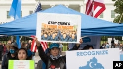 东突厥斯坦觉醒运动（East Turkistan Awakening Movement）在白宫外面举行反对中共的集会（2022年10月1日）