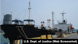 Wani babban jirgin ruwan na jigilar mai