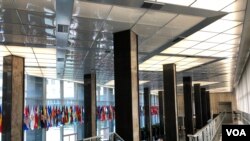 No reporters are in sight at the Mezzanine at the State Department where stands-ups and interviews are usually conducted. It has remained largely empty since the coronavirus outbreak. (Nike Ching/VOA)