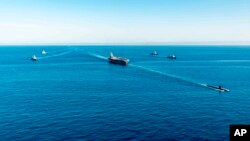 지난달 30일 한국 동해안에서 미국과 한국 해군, 일본 해상자위대가 합동 대잠수함 훈련을 하고 있다.